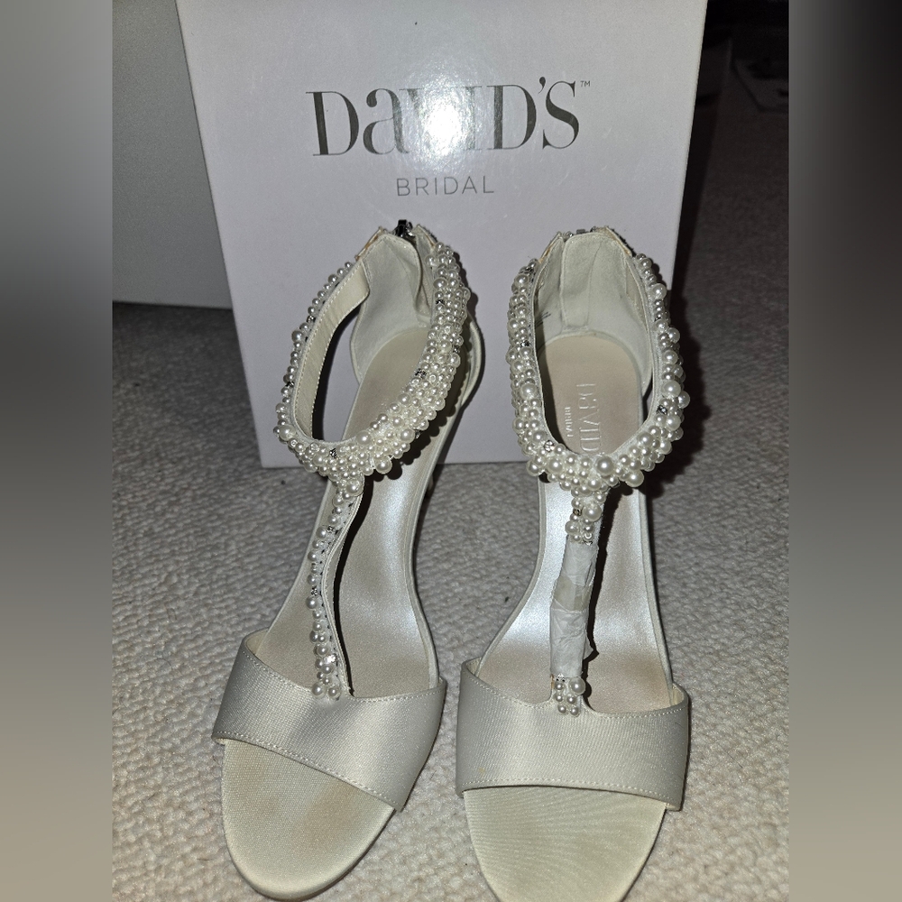 David's Bridal Pearl & crystal sparkle ivory heels